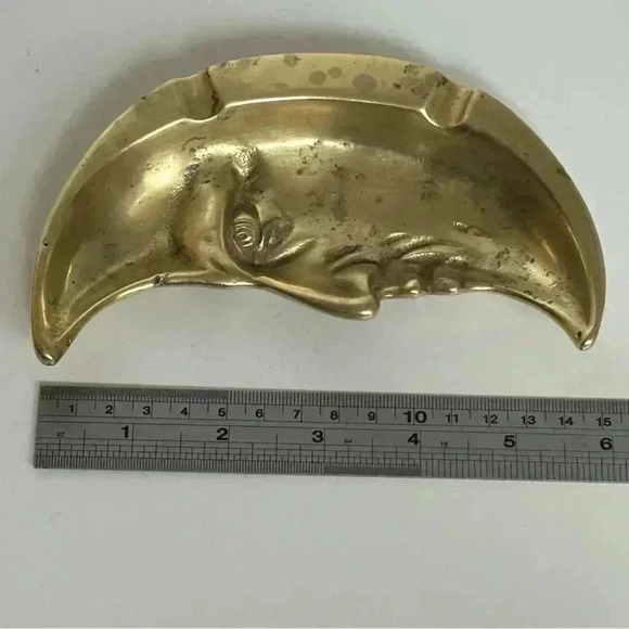 Beautiful antique brass crescent moon / man in the moon celestial ashtray - Picture 8 of 10